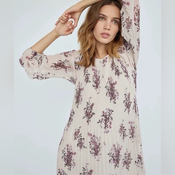 Wilfred Dresses & Skirts - Aritzia Wilfred Daydreamer midi Dress